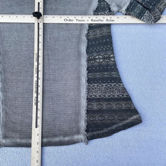 Casual Studio Sweater Women's Size XL Grey/Green Distress Wash Raw Edges - Picture 10 of 14